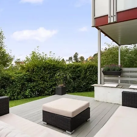 Apartamento Elegant In Bergen- Private Outdoor Patio And Free Parking Bergen