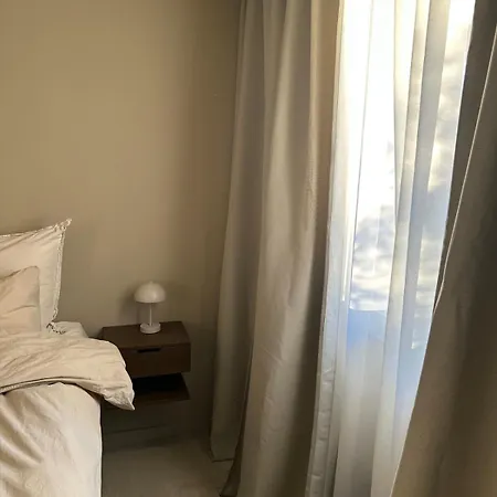 아파트 Elegant In Bergen- Private Outdoor Patio And Free Parking