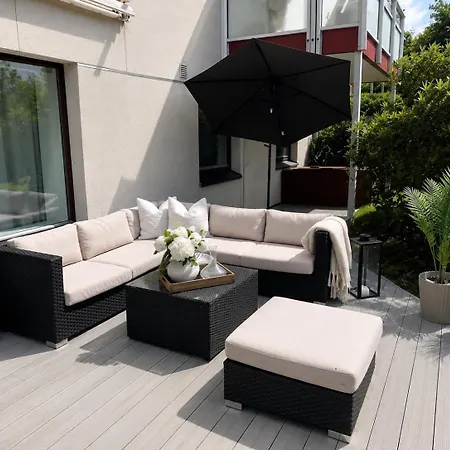 Apartament Elegant In Bergen- Private Outdoor Patio And Free Parking Bergen