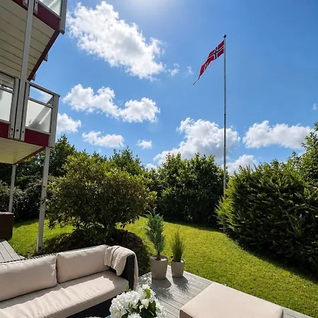 Elegant In Bergen- Private Outdoor Patio And Free Parking 베르겐