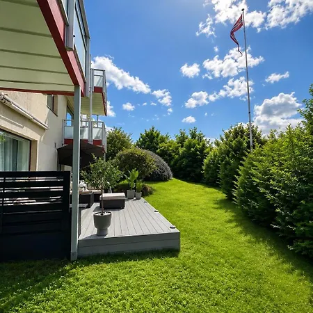 Elegant In Bergen- Private Outdoor Patio And Free Parking Apartament Bergen