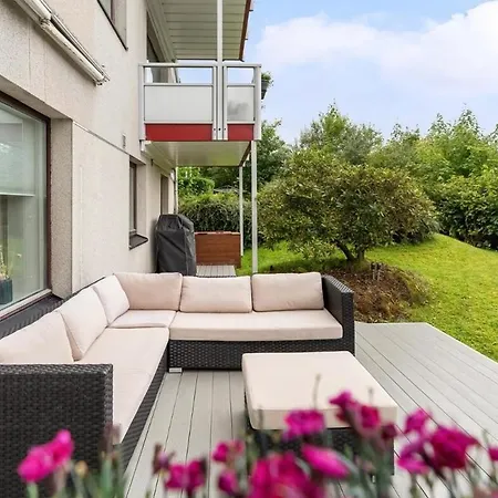 Elegant In Bergen- Private Outdoor Patio And Free Parking דירה